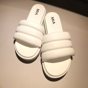 Mia Cimone Women’s Sandal in White